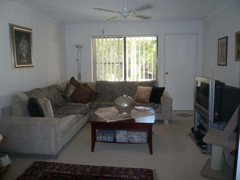 1 Gentian Drive, ARUNDEL QLD 4214, Arundel - Thumbnail 7