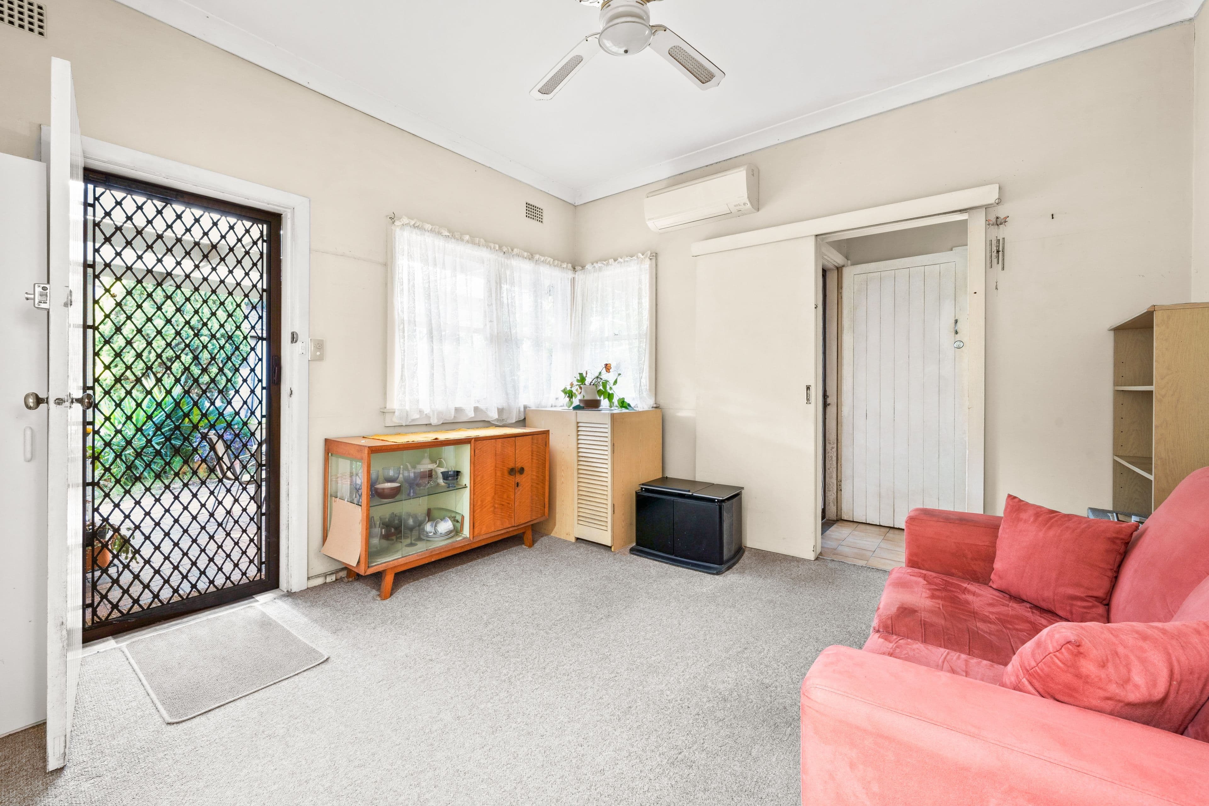 6 Leon Avenue, Roselands NSW 2196, Roselands - Thumbnail 4
