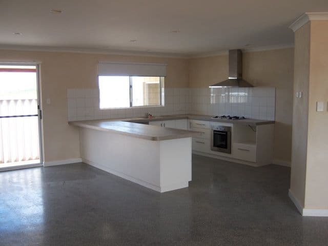 1 Humble Close, WANDINA WA 6530, Wandina - Thumbnail 5
