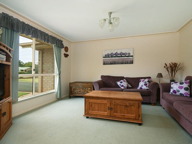 8 Granada Drive, Highfields QLD 4352, Highfields - Thumbnail 2