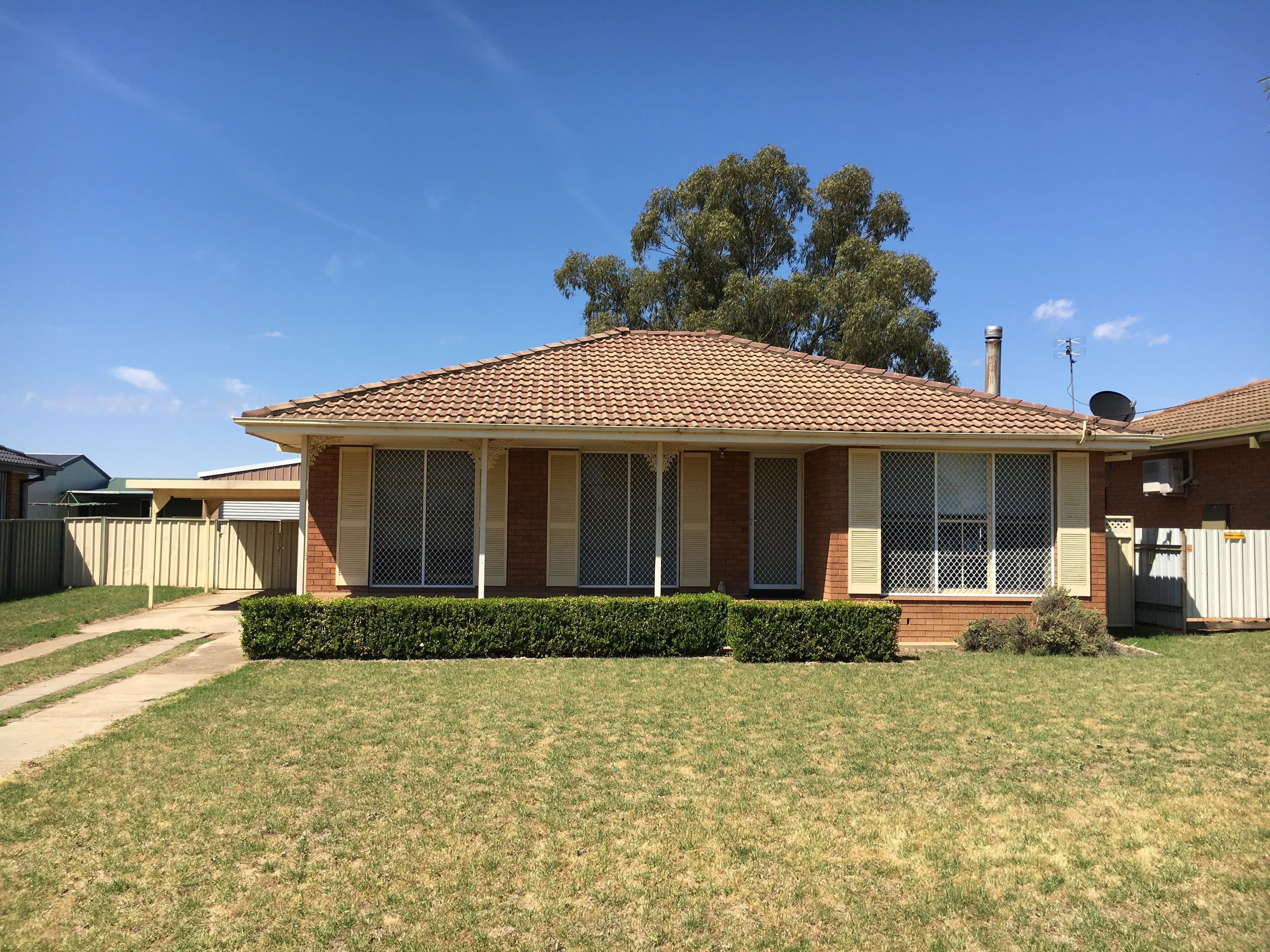 100 Lyall Street, Cowra - Image 1
