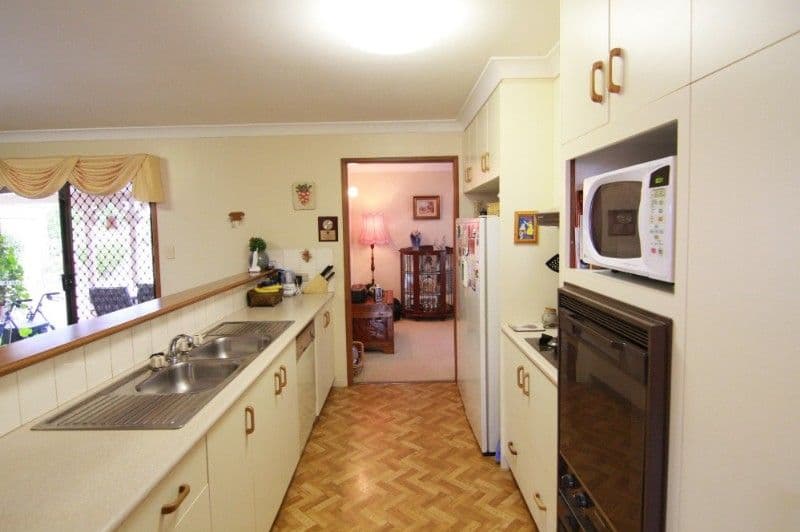 27 Jull Drive, CENTENARY HEIGHTS QLD 4350, Centenary Heights - Thumbnail 2