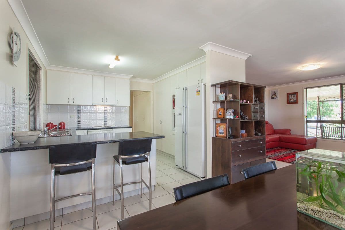 27 Banksia Street, NEWTOWN QLD 4350, Newtown - Thumbnail 5