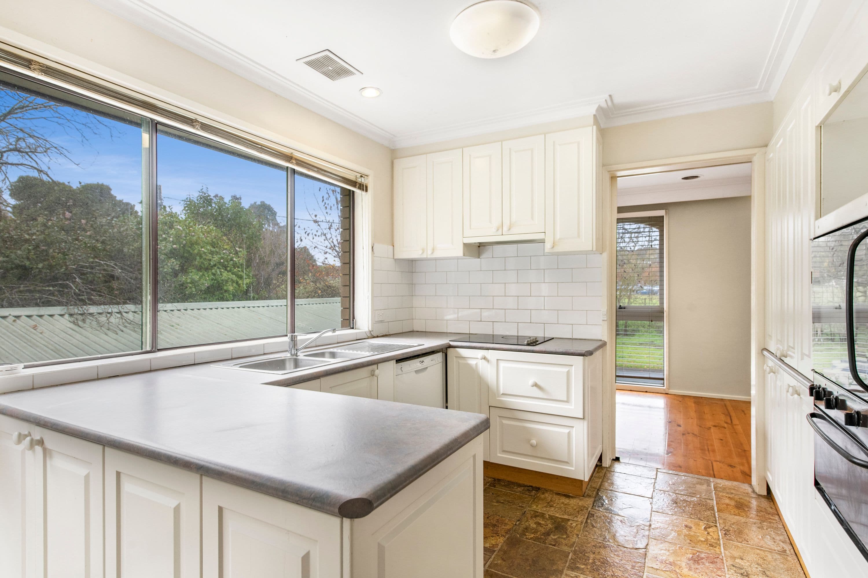5 McNabb Street, Berwick VIC 3806, Berwick - Thumbnail 4