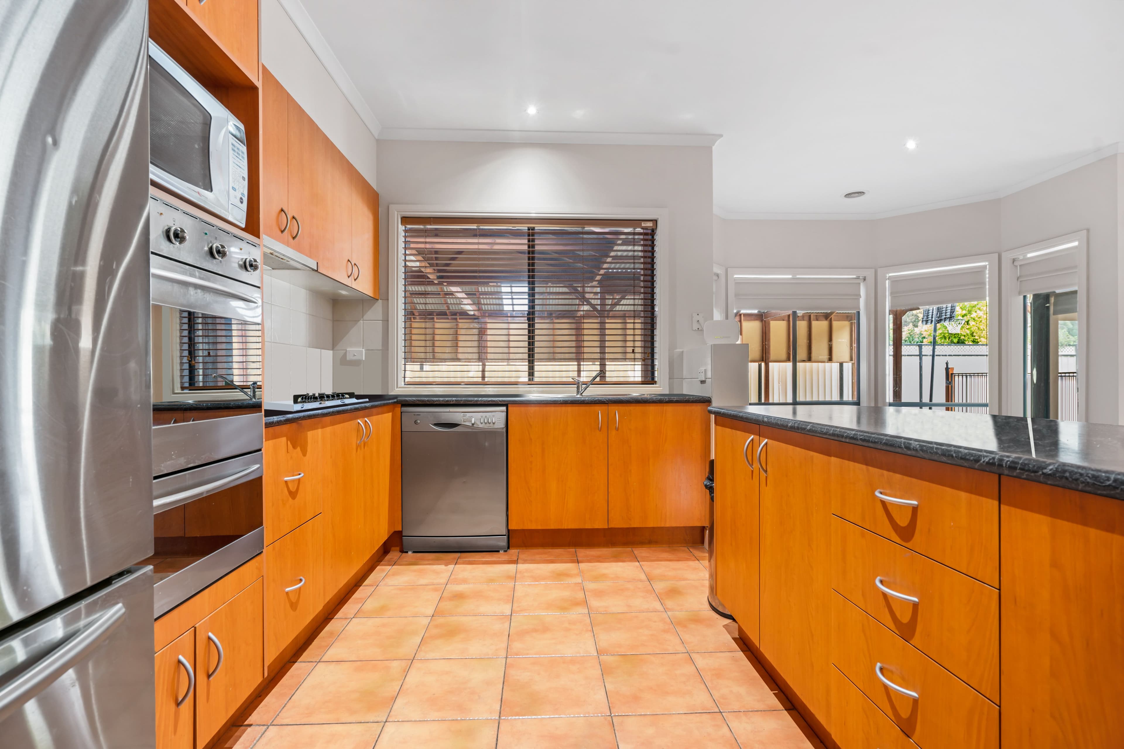 14 Pineview Court, Werribee VIC 3030, Werribee - Thumbnail 3