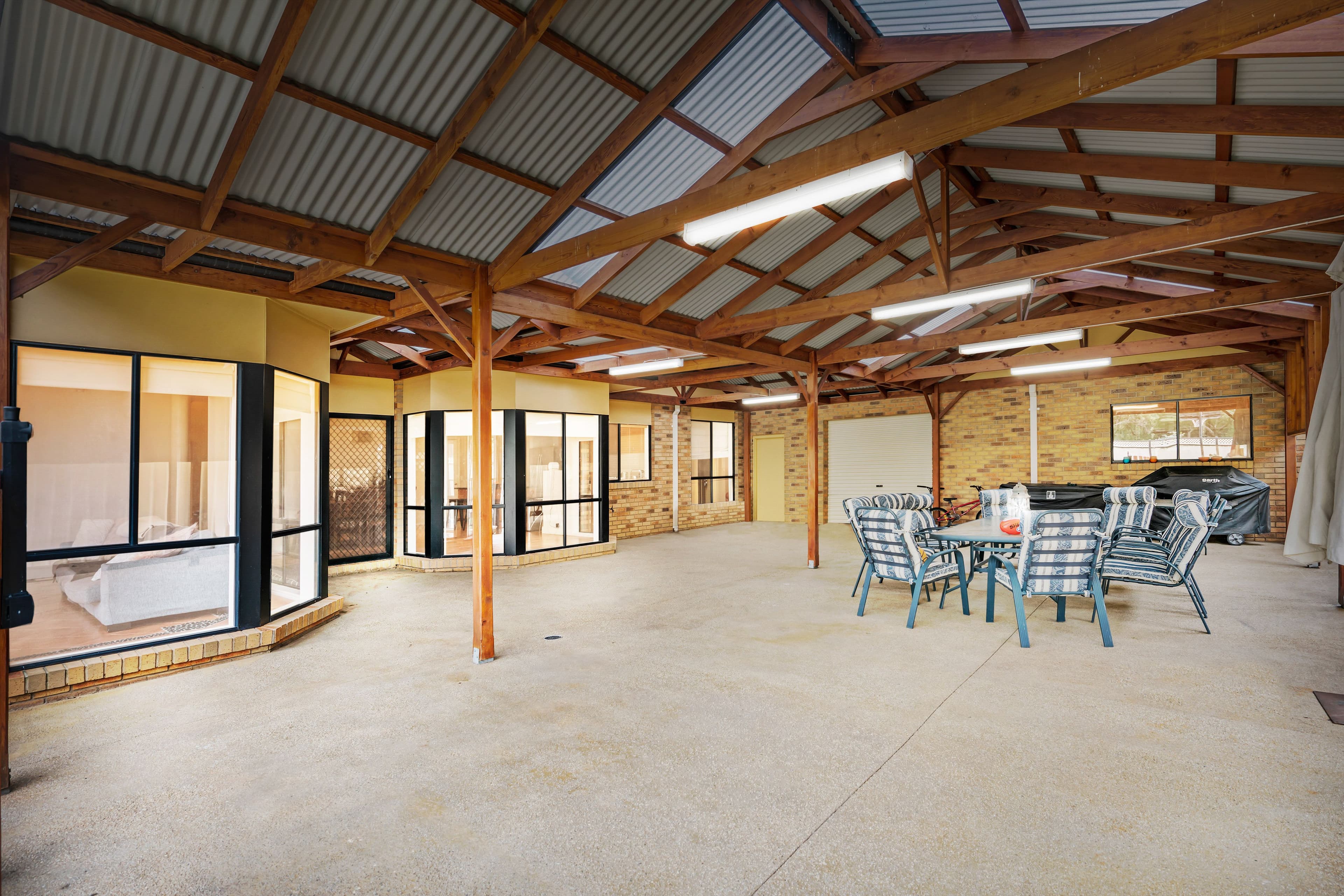 14 Pineview Court, Werribee VIC 3030, Werribee - Thumbnail 7