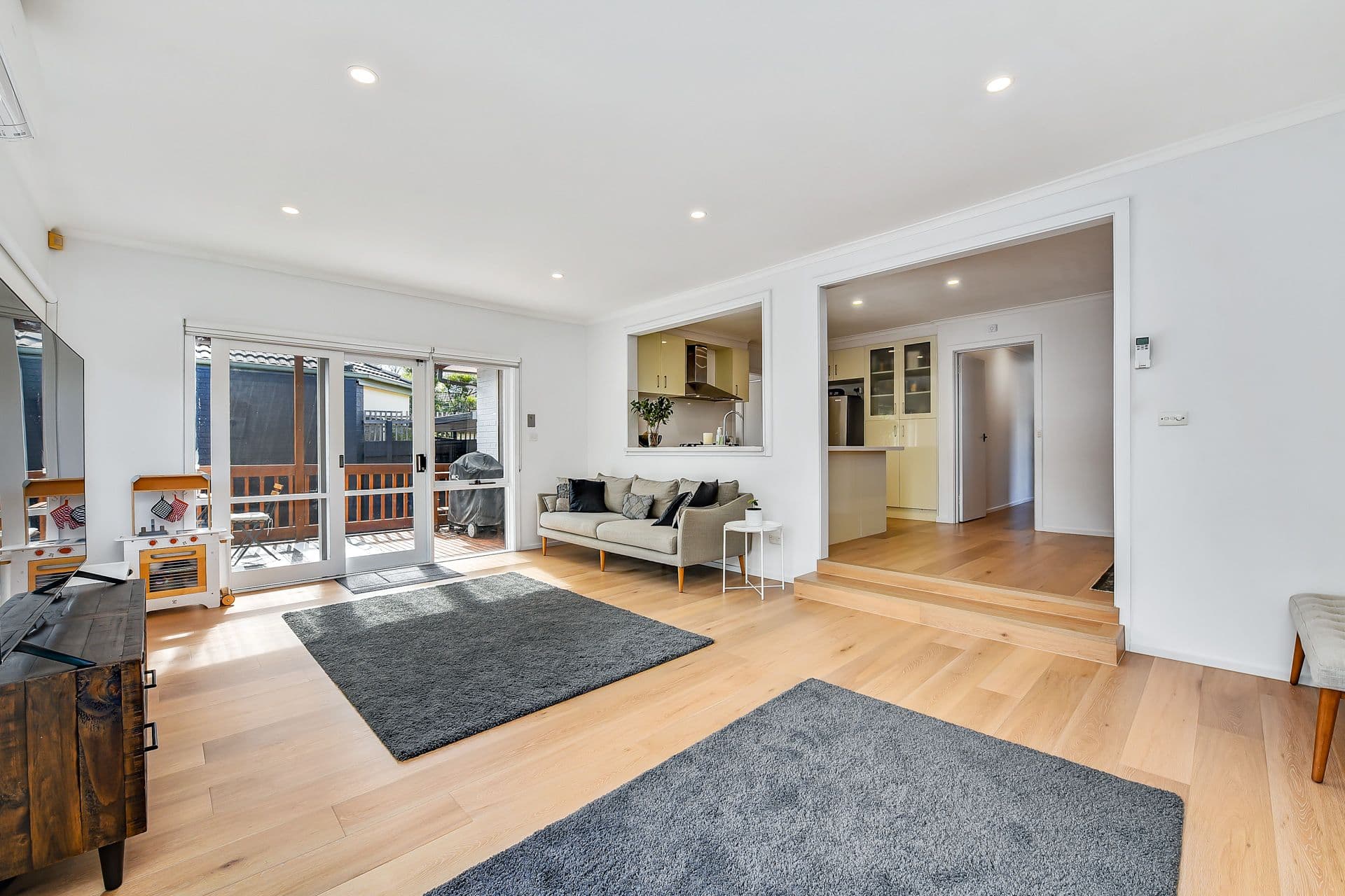 6 Houston Court, Box Hill South VIC 3128, Box Hill South - Thumbnail 2