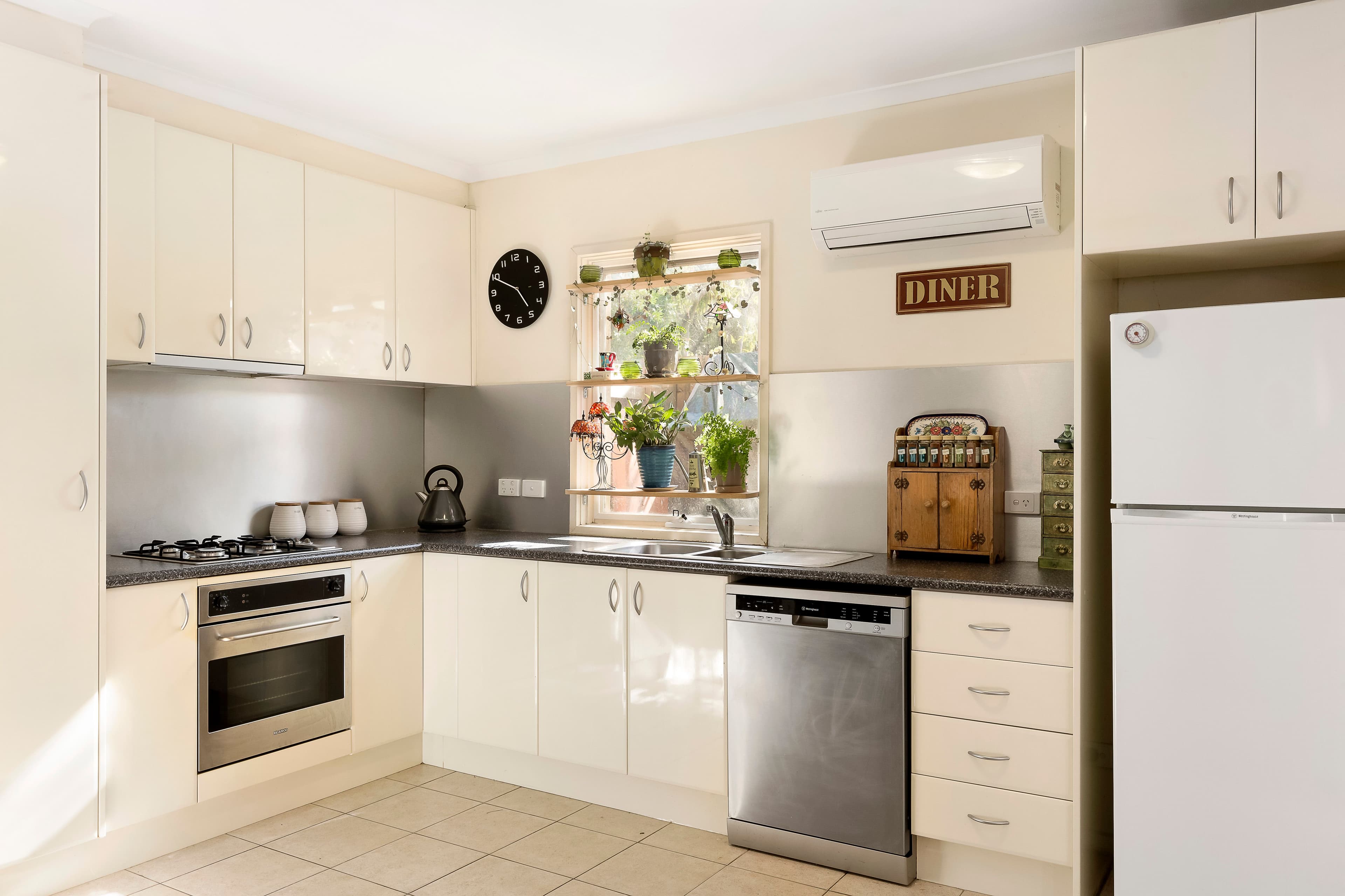 167 Atherton Road, Oakleigh VIC 3166, Oakleigh - Thumbnail 2