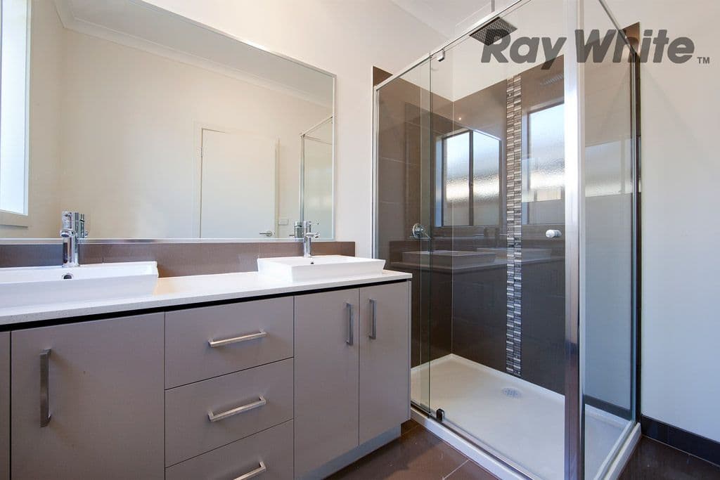 32  Marlin Crescent, POINT COOK VIC 3030, Point Cook - Thumbnail 6