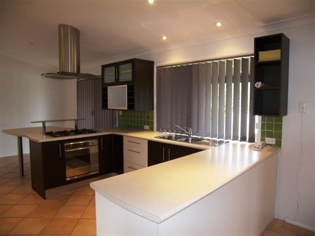 30 Whitehead Drive, BURLEIGH WATERS QLD 4220, Burleigh Waters - Thumbnail 2