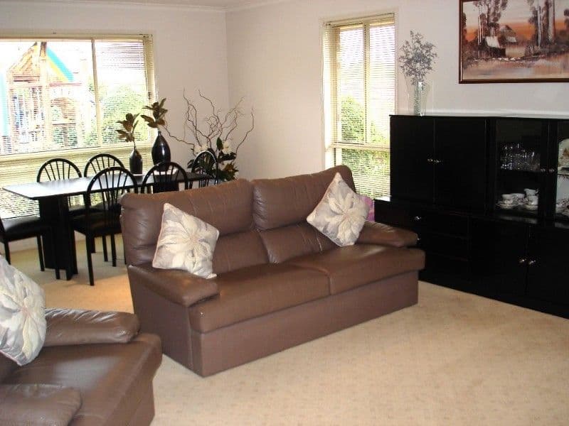 17 Enderbury Crescent, PACIFIC PINES QLD 4211, Pacific Pines - Thumbnail 4