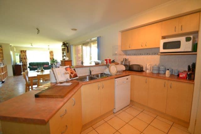 6 Hickey Court, SEYMOUR VIC 3660, Seymour - Thumbnail 2