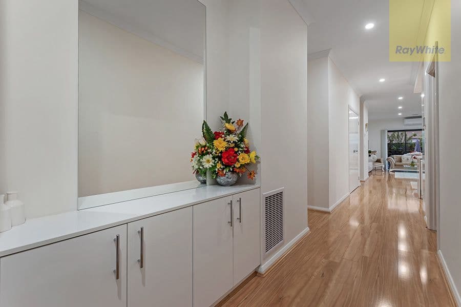 8 Woodgrove Street, Craigieburn VIC 3064, Craigieburn - Thumbnail 2