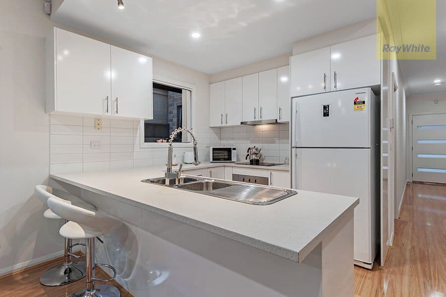 8 Woodgrove Street, Craigieburn VIC 3064, Craigieburn - Thumbnail 3
