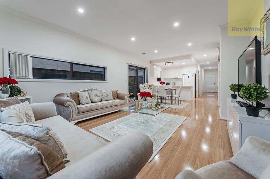 8 Woodgrove Street, Craigieburn VIC 3064, Craigieburn - Thumbnail 5