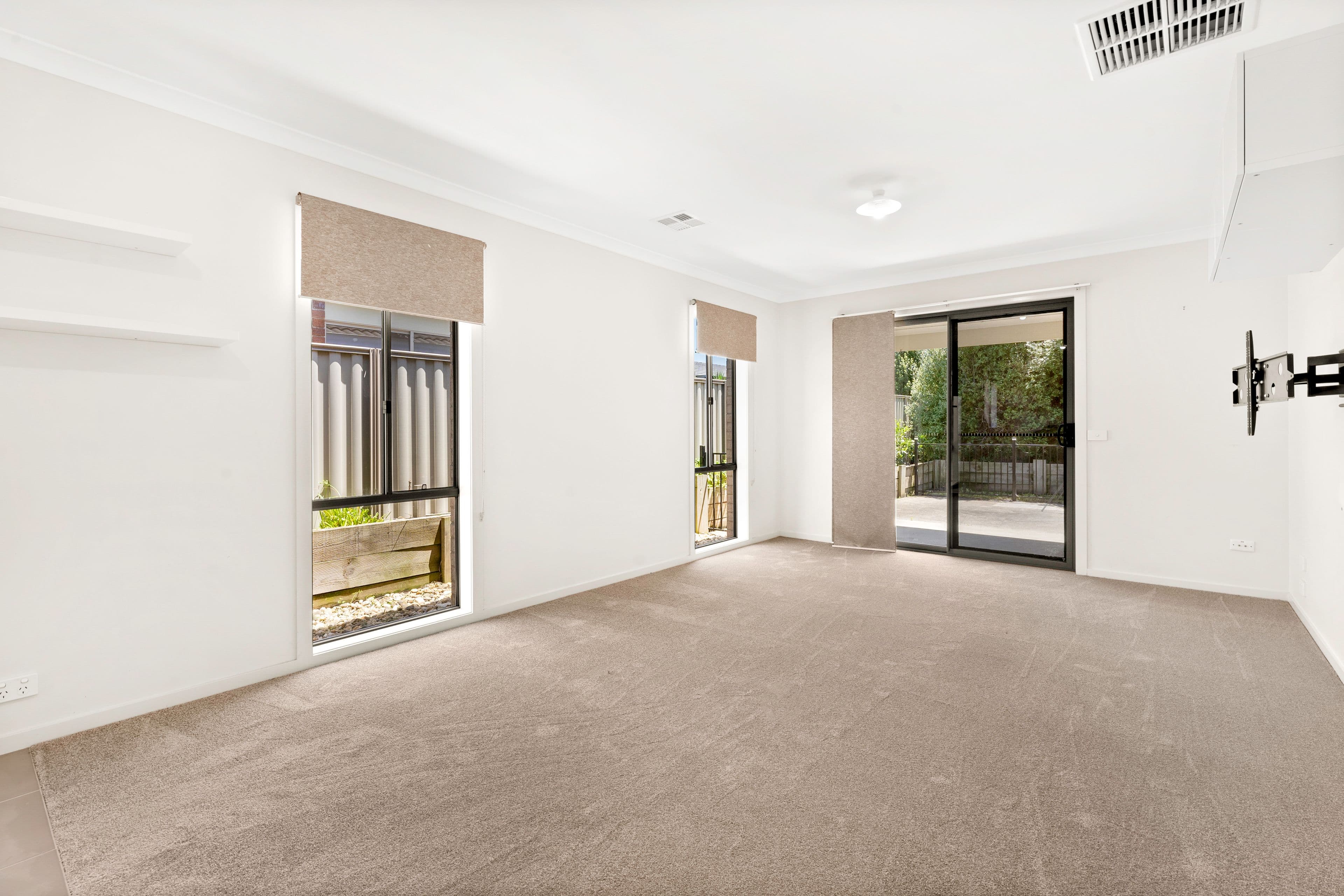 18 Victory Drive, Pakenham VIC 3810, Pakenham - Thumbnail 2