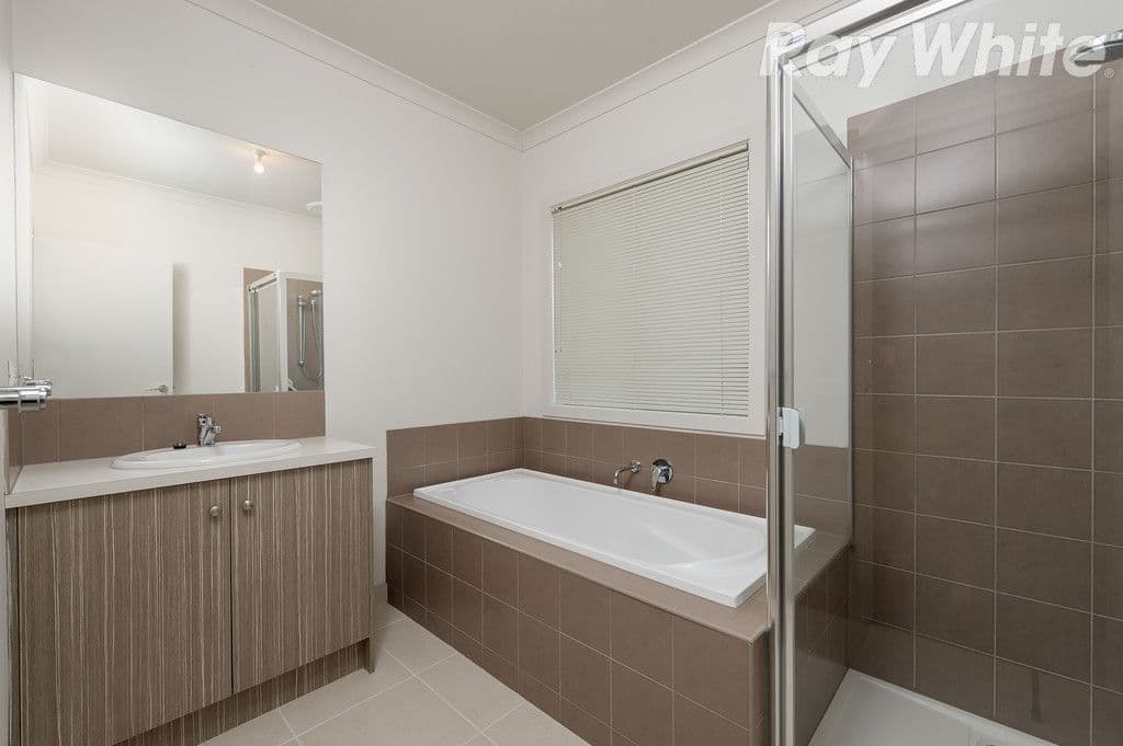 4 Tooradin Crescent, Doreen VIC 3754, Doreen - Thumbnail 2