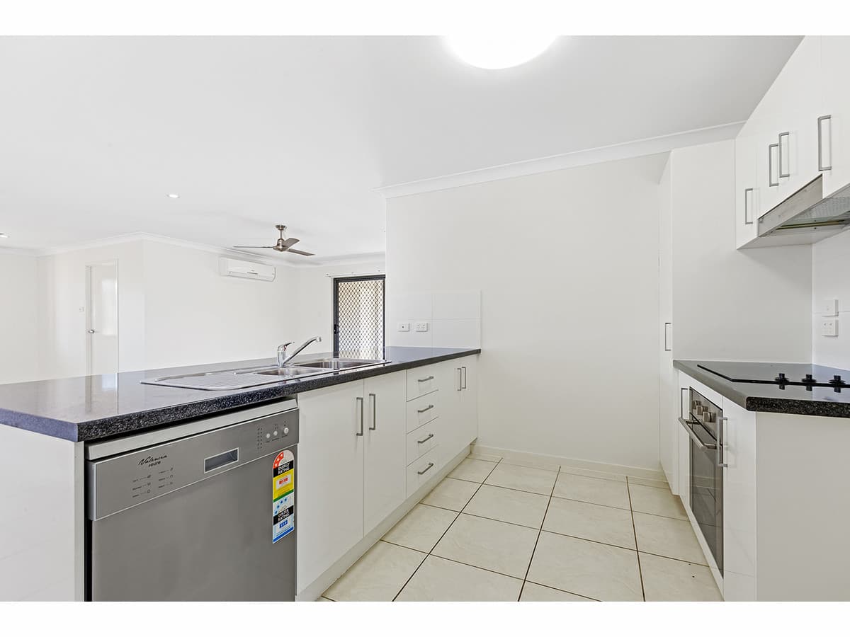 38 Brosnan Crescent, Parkhurst QLD, Parkhurst - Thumbnail 2