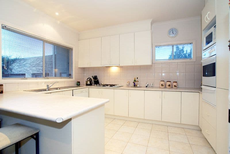 33 Carrathool Street, BULLEEN VIC 3105, Bulleen - Thumbnail 3