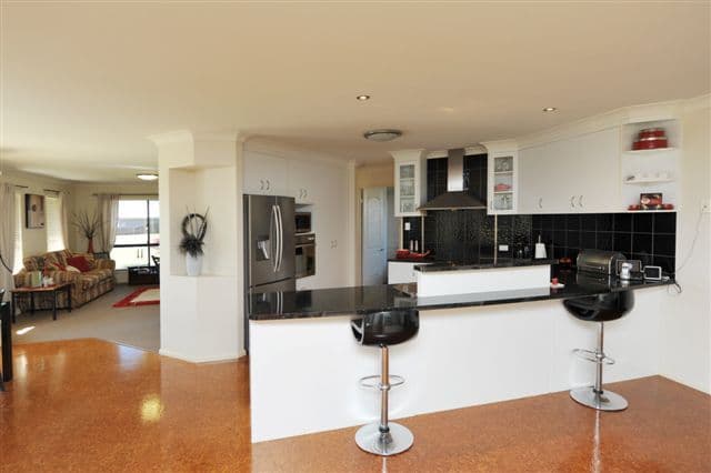 4 Jacaranda Court, WESTBROOK QLD 4350, Westbrook - Thumbnail 2