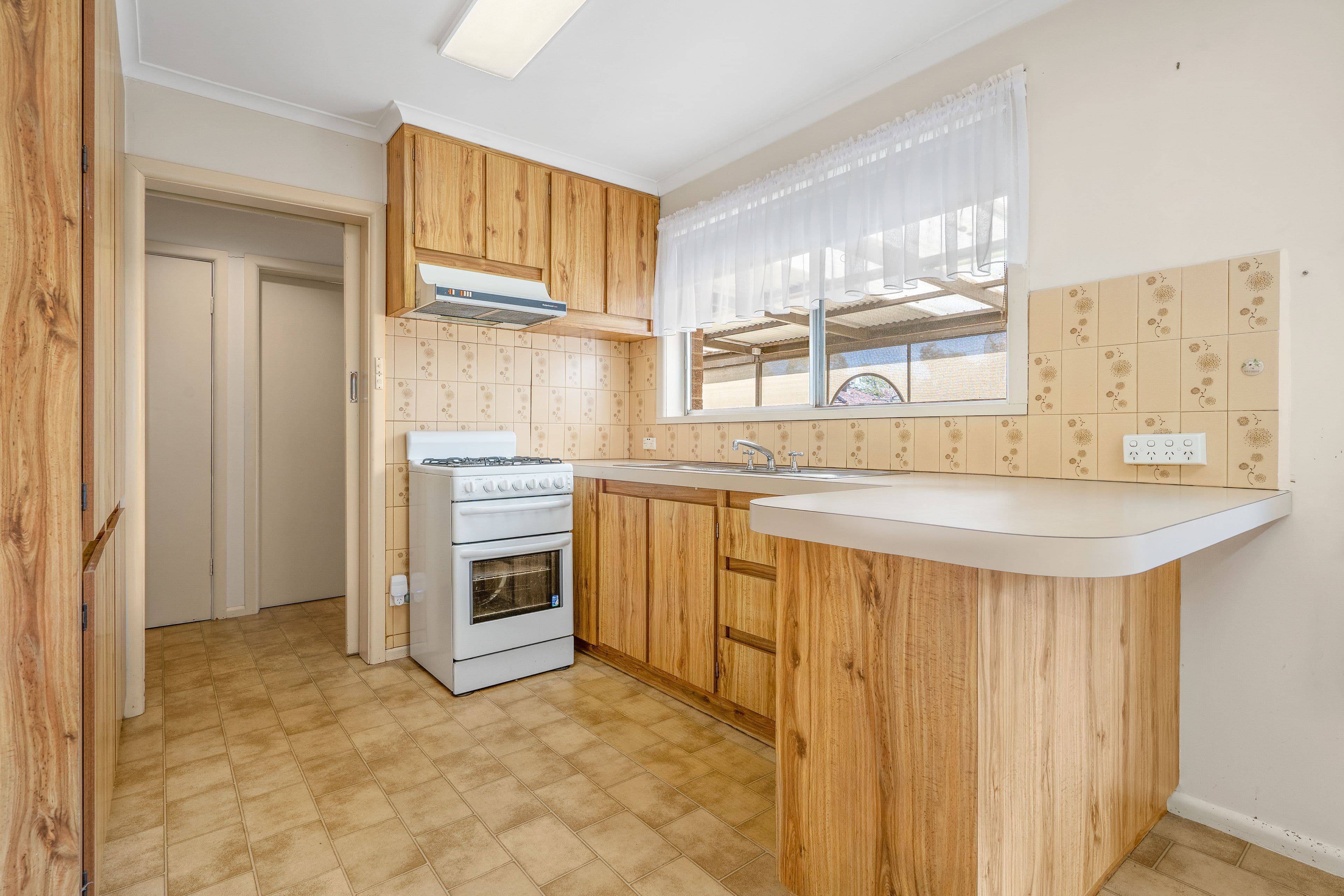 16 Smith Avenue, Thomastown VIC 3074, Thomastown - Thumbnail 2