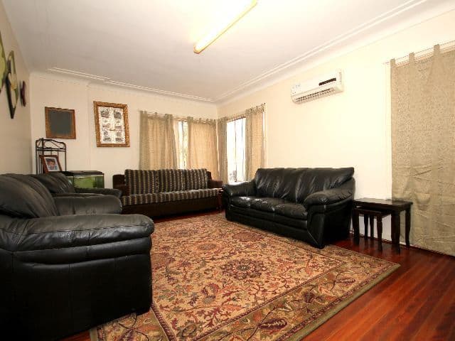 4 Pelman Avenue, GREENACRE NSW 2190, Greenacre - Thumbnail 2