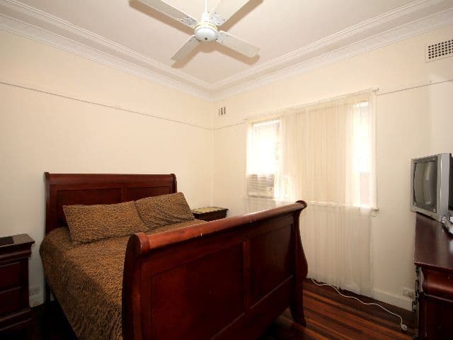 4 Pelman Avenue, GREENACRE NSW 2190, Greenacre - Thumbnail 5