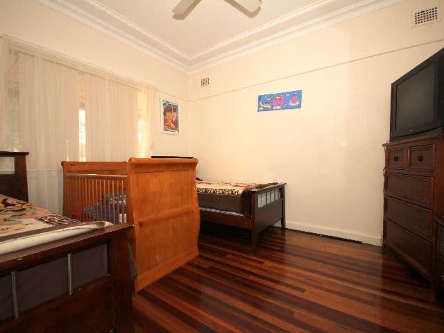 4 Pelman Avenue, GREENACRE NSW 2190, Greenacre - Thumbnail 6