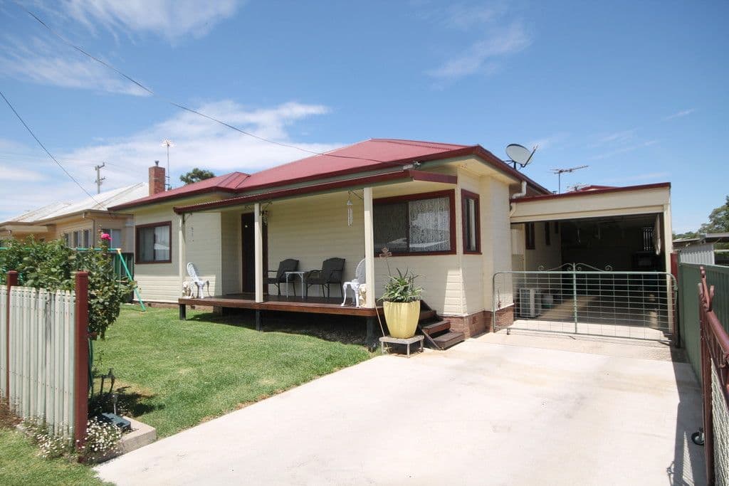 21 Lachlan Street, Young - Image 1