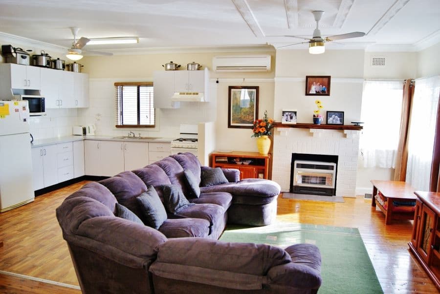21 Lachlan Street, Young - Thumbnail 2