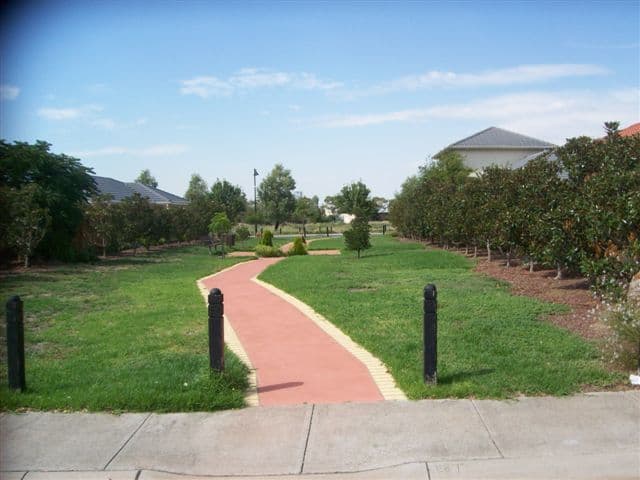 16 Branchilly Drive, ROXBURGH PARK VIC 3064, Roxburgh Park - Thumbnail 4