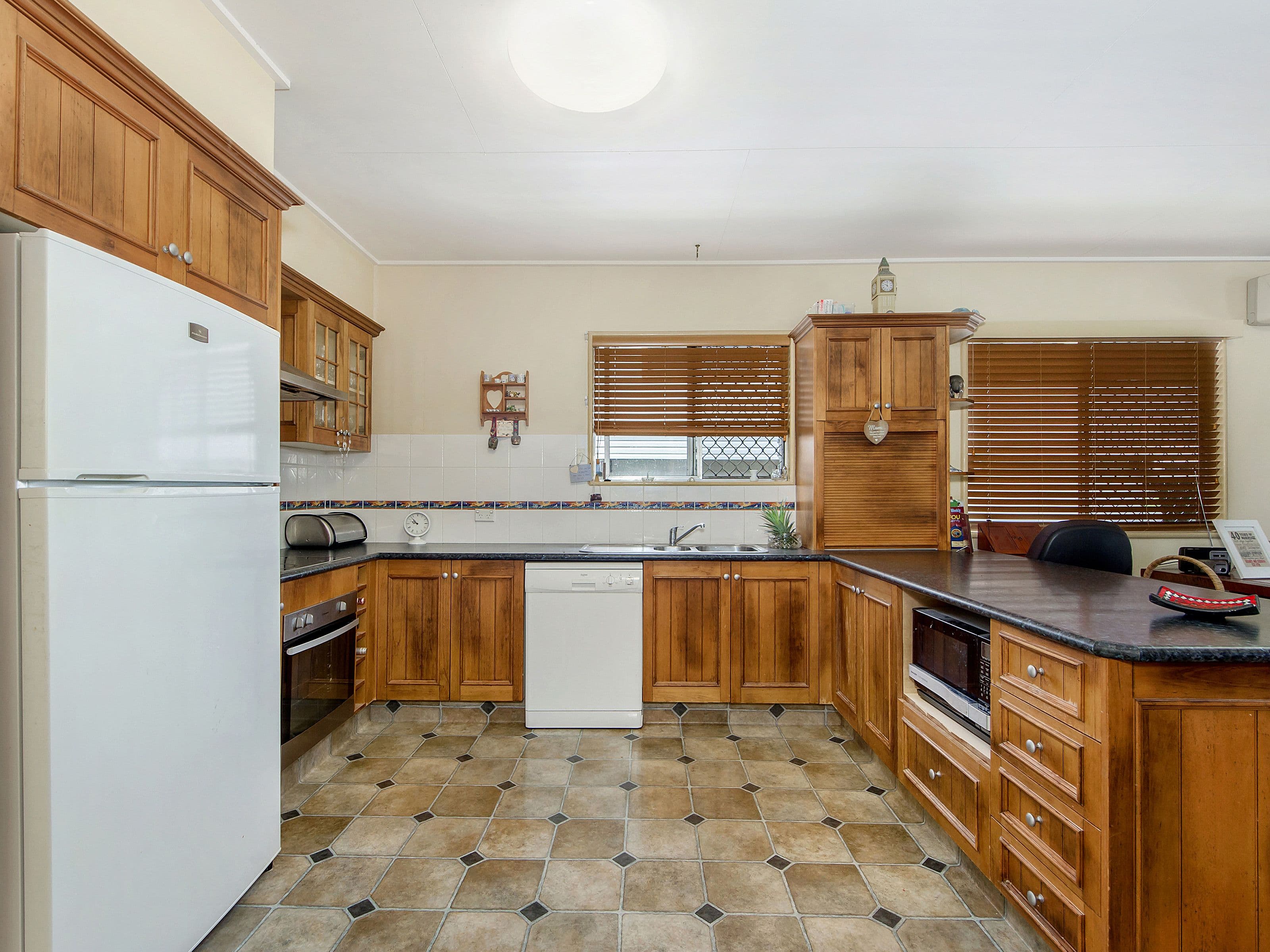 6 Boronia Drive, Southport QLD 4215, Southport - Thumbnail 7