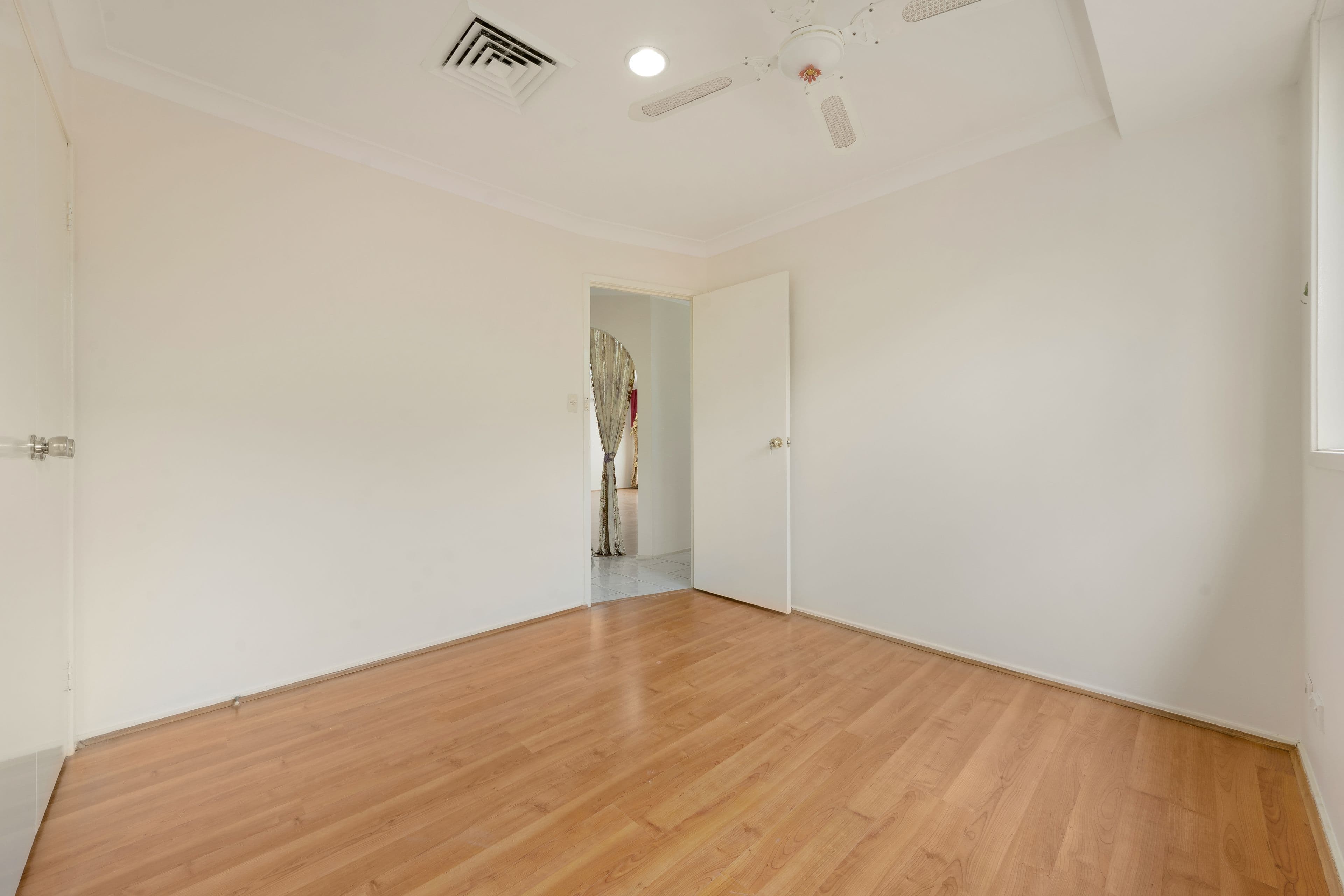 30 Evelyn Street, Macquarie Fields - Thumbnail 8