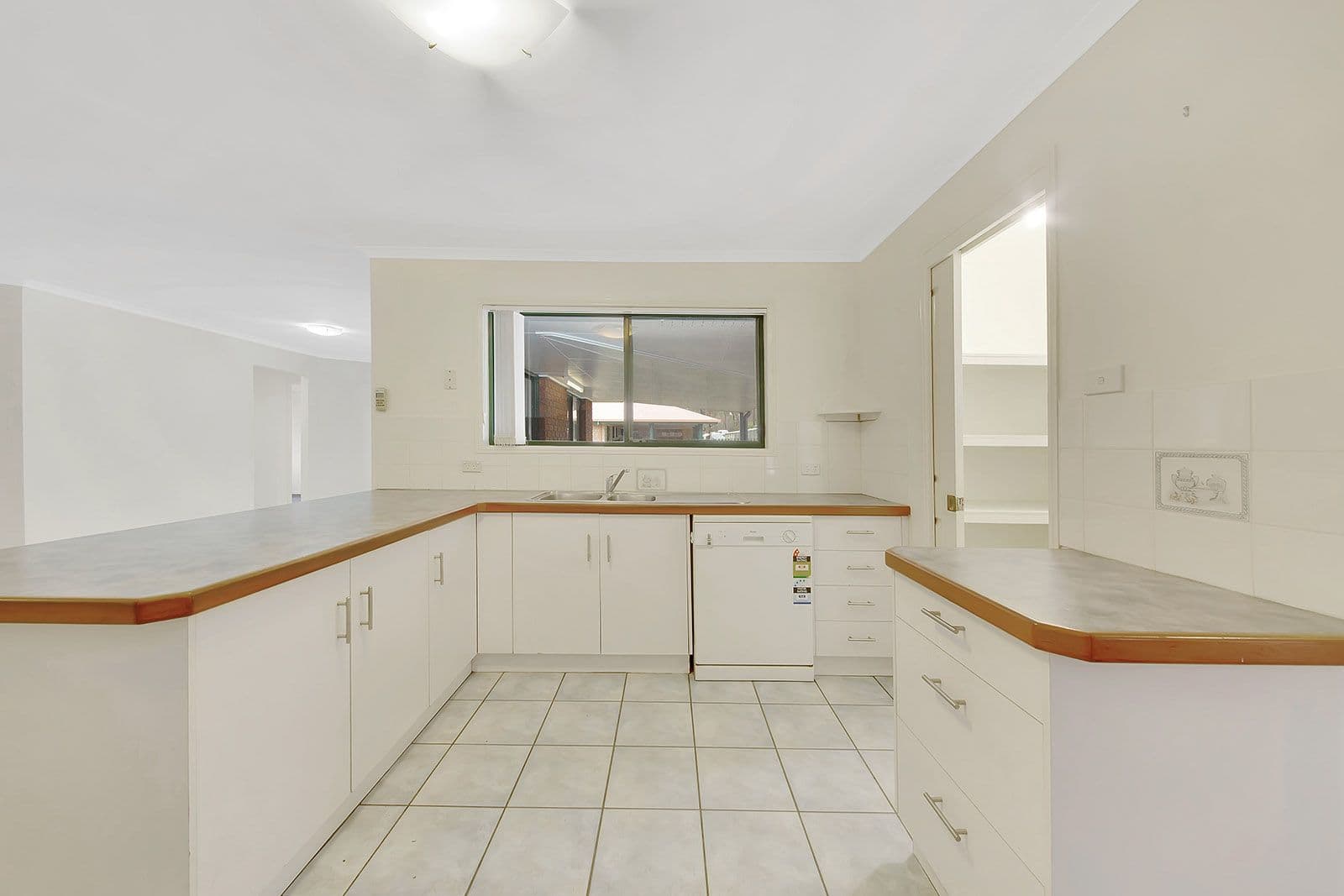 53 Geoffrey Thomas Drive, Tannum Sands QLD 4680, Tannum Sands - Thumbnail 3