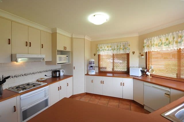 2 Sunflower Close, MIDDLE RIDGE QLD 4350, Middle Ridge - Thumbnail 4