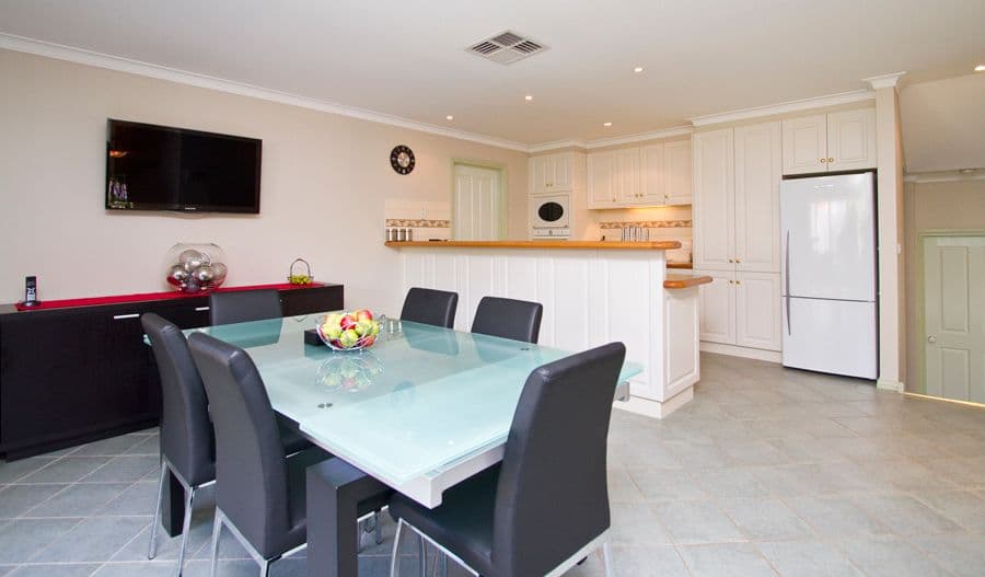 17 Illoura Street, WATSONIA VIC 3087, Watsonia - Thumbnail 4