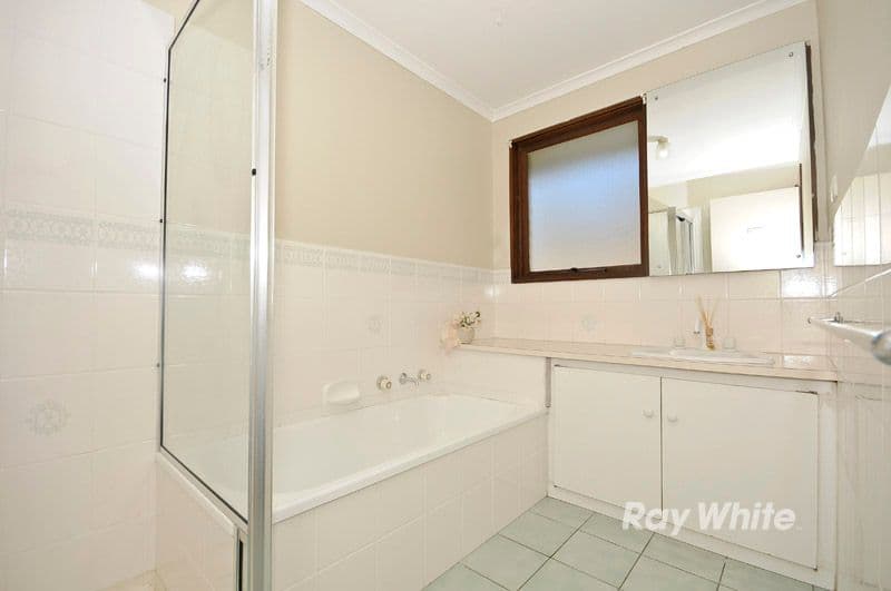 4 Sally Frances Court, SCORESBY VIC 3179, Scoresby - Thumbnail 4