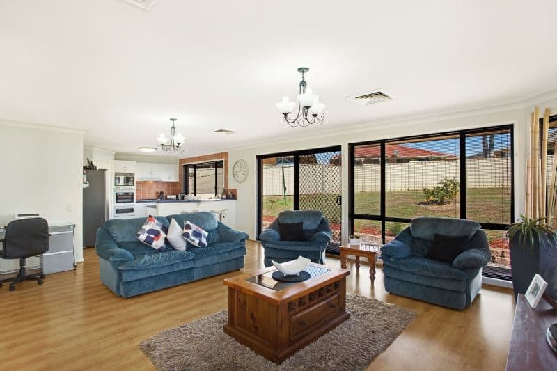 8 Blueberry Close, ABERGLASSLYN NSW 2320, Aberglasslyn - Thumbnail 3