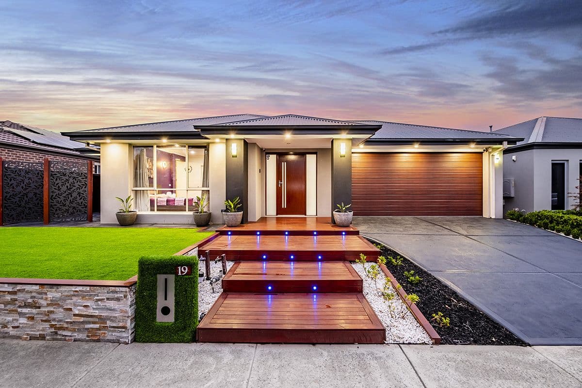 19 Stoneleigh Road, Cranbourne North VIC 3977, Cranbourne North - Image 1