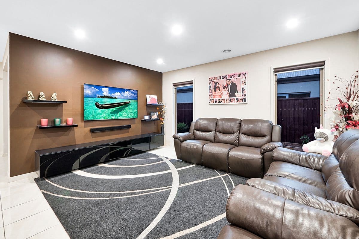 19 Stoneleigh Road, Cranbourne North VIC 3977, Cranbourne North - Thumbnail 2