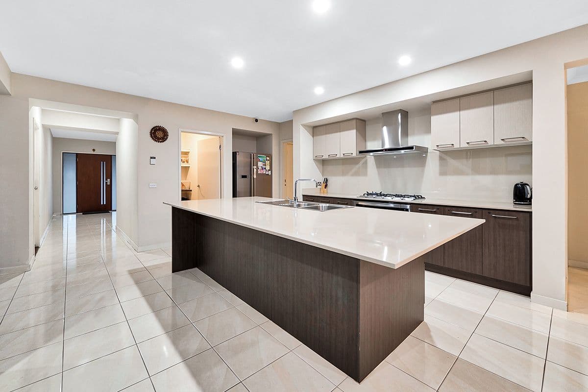 19 Stoneleigh Road, Cranbourne North VIC 3977, Cranbourne North - Thumbnail 3