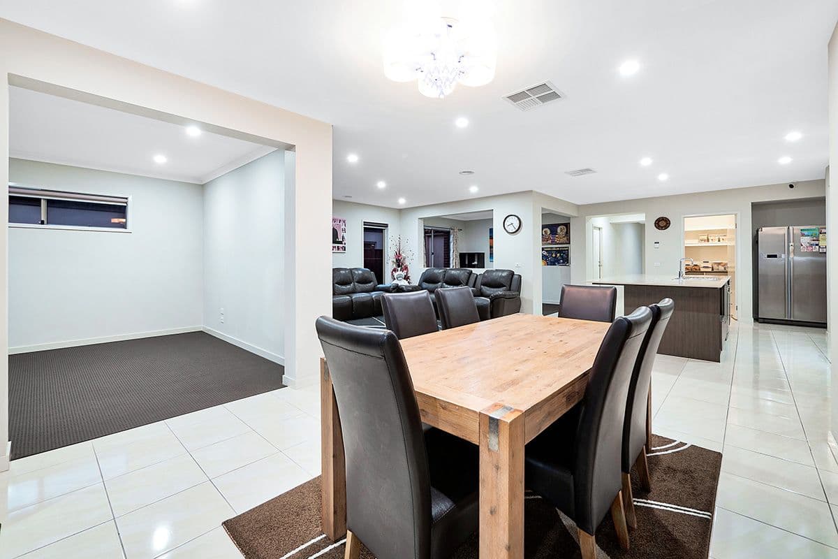 19 Stoneleigh Road, Cranbourne North VIC 3977, Cranbourne North - Thumbnail 8