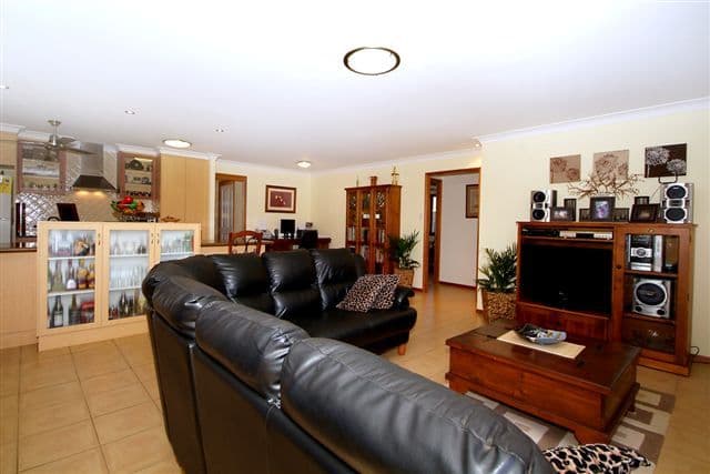 25  Lavarack Street, DARLING HEIGHTS QLD 4350, Darling Heights - Thumbnail 4