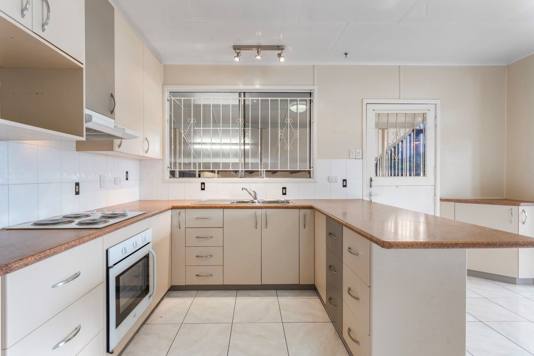 102 Holdsworth Road, North Ipswich, QLD 4305, North Ipswich - Thumbnail 3