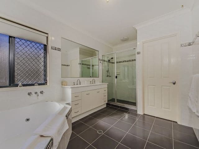 34 Essen Place, OXENFORD QLD 4210, Oxenford - Thumbnail 7