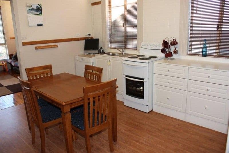 140 Federation Avenue, COROWA NSW 2646, Corowa - Thumbnail 2