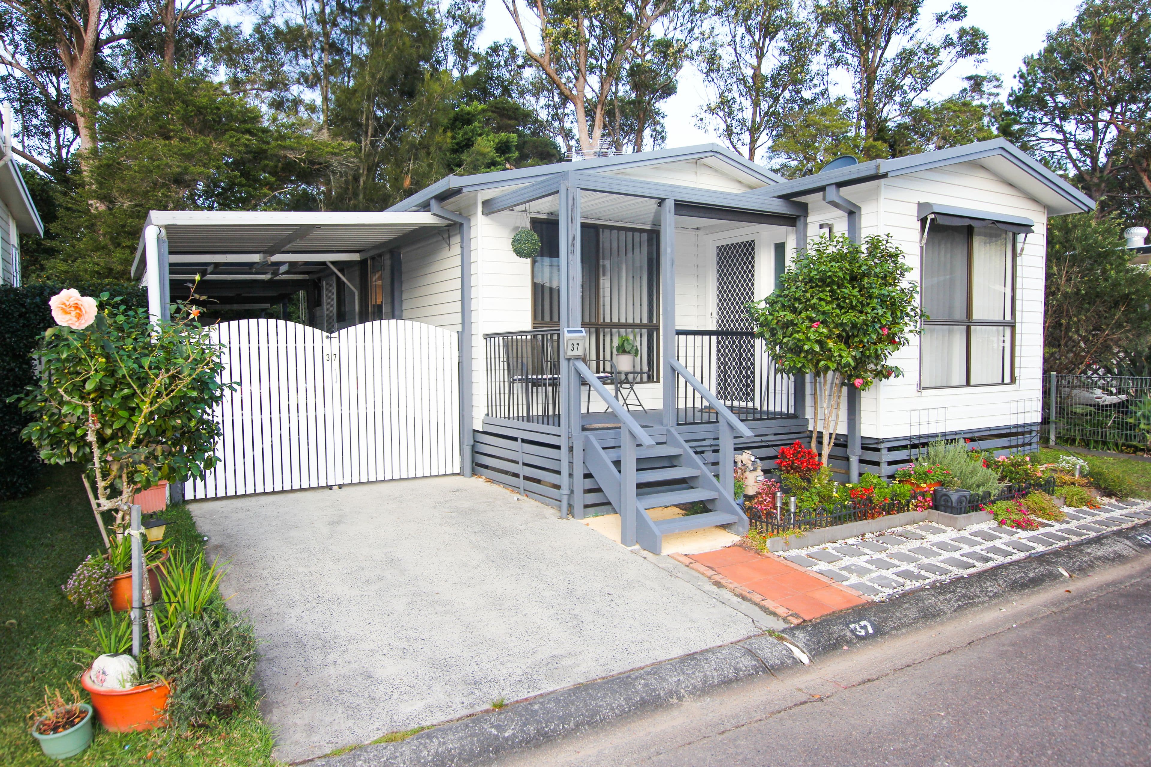 37 Second Avenue, Green Point - Image 1