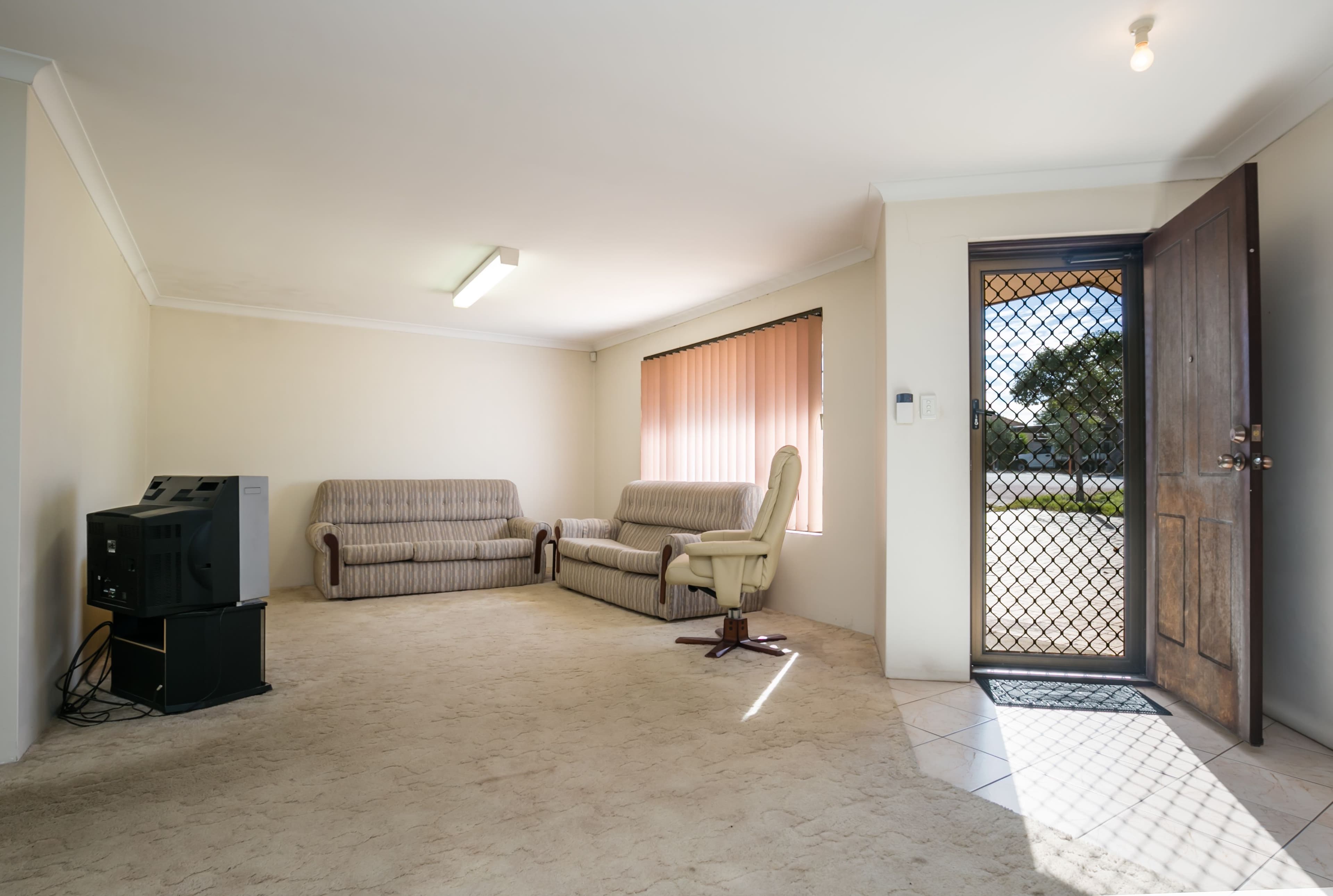 452 Belgravia Street, Cloverdale WA 6105, Cloverdale - Thumbnail 2