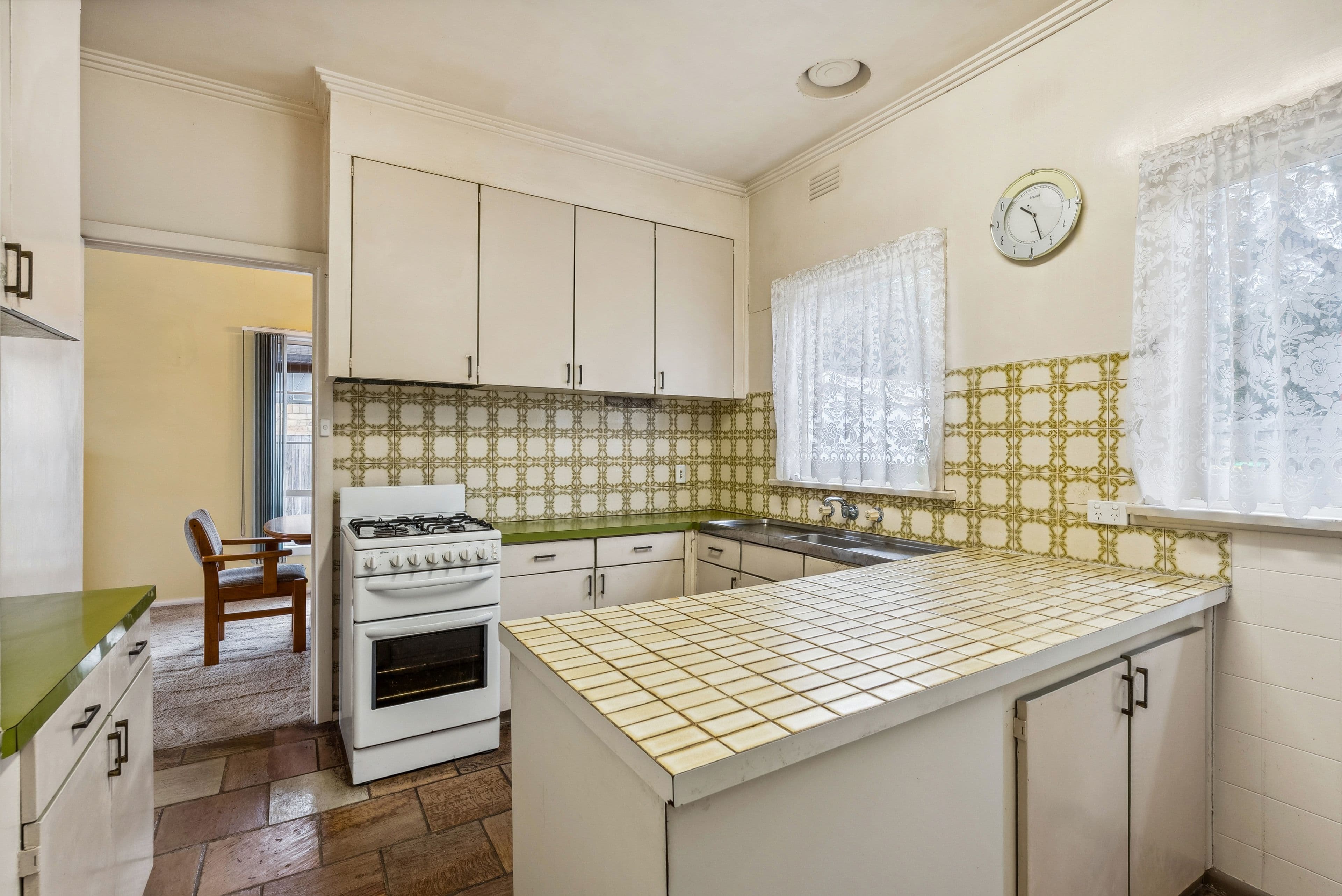 10 Lucille Avenue, Reservoir VIC 3073, Reservoir - Thumbnail 5