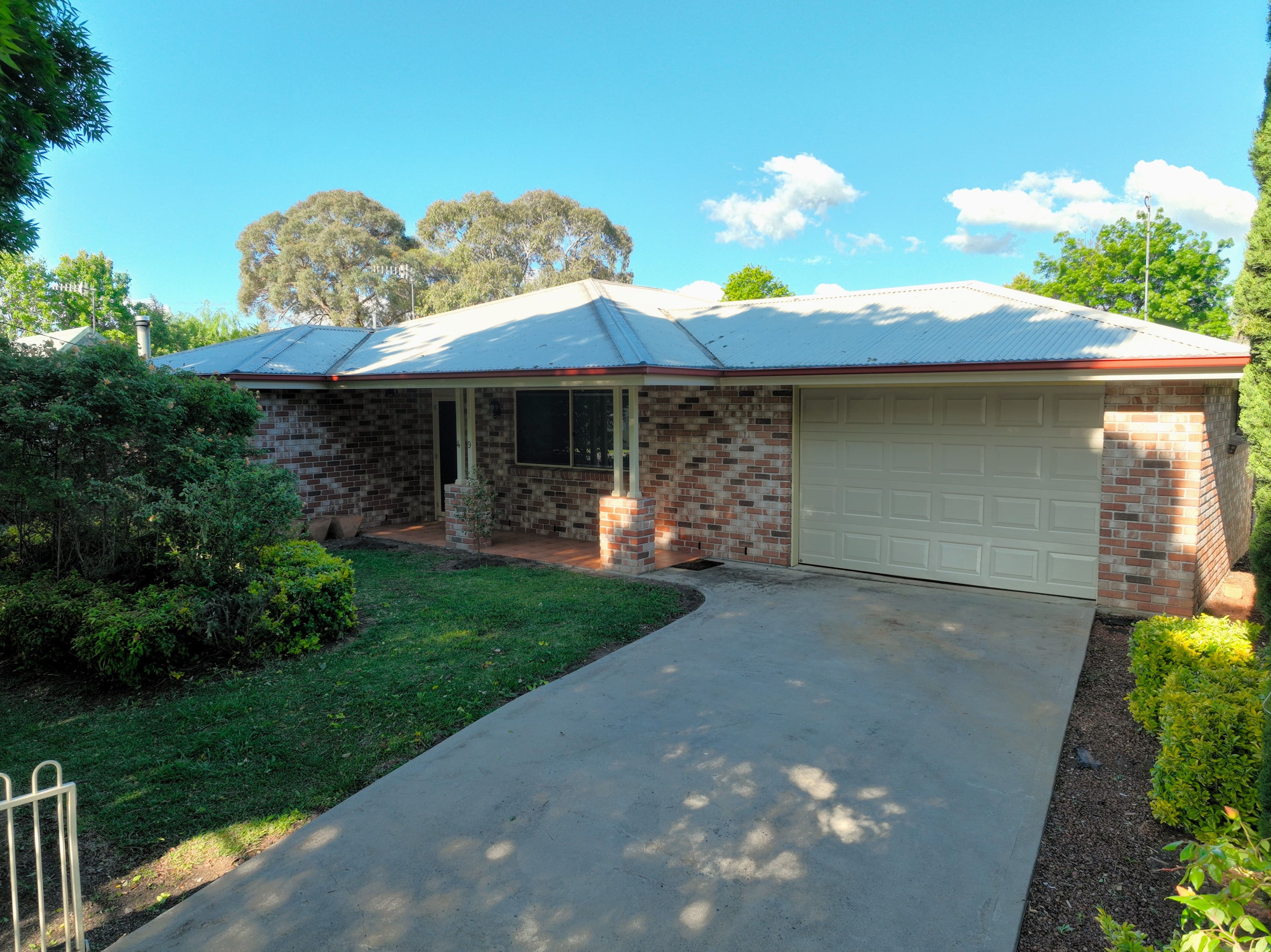 49 Grey Street, Glen Innes NSW 2370, Glen Innes - Image 1